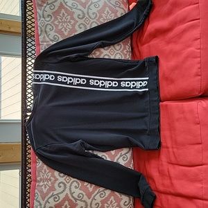 Men's Adidas Size M Crew Neck Sweatshirt.